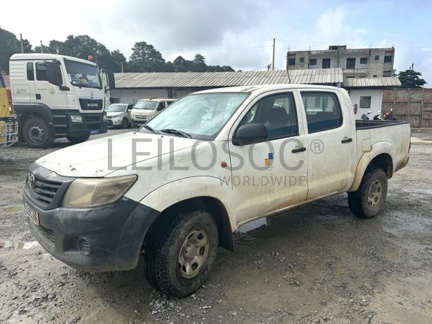 Véhicule léger TOYOTA HILUX