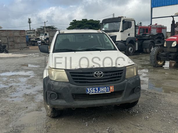Véhicule léger TOYOTA HILUX