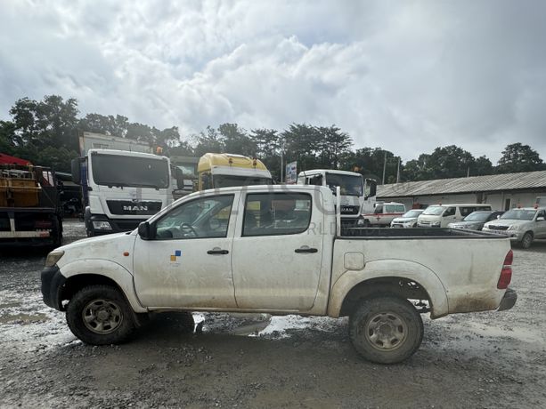 Véhicule léger TOYOTA HILUX