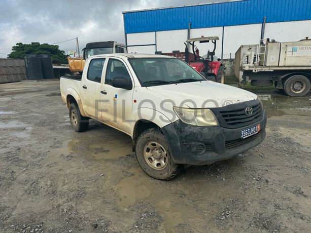 Véhicule léger TOYOTA HILUX