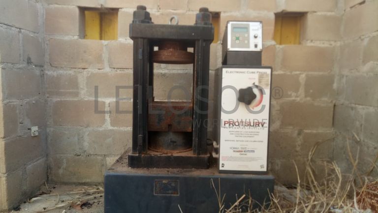 Máquina p/ prensar cubos