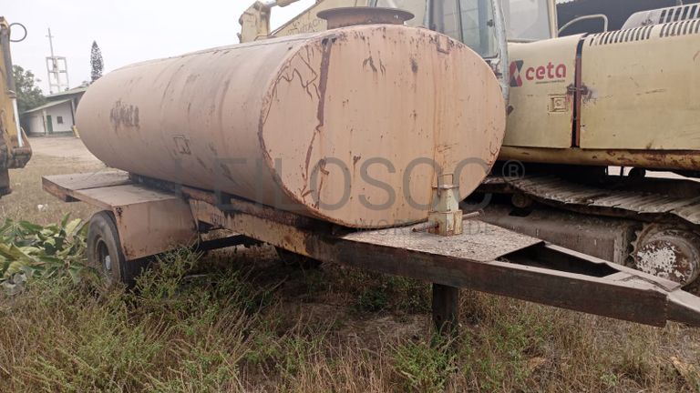 Tanque metálico para água