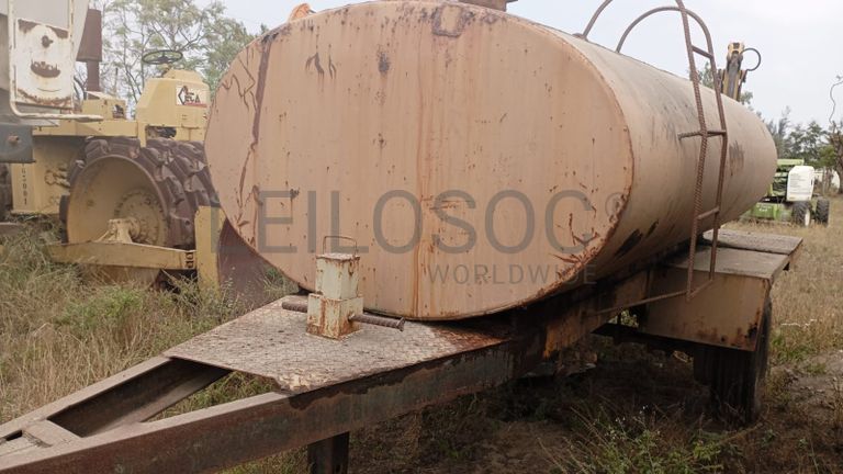 Tanque metálico para água