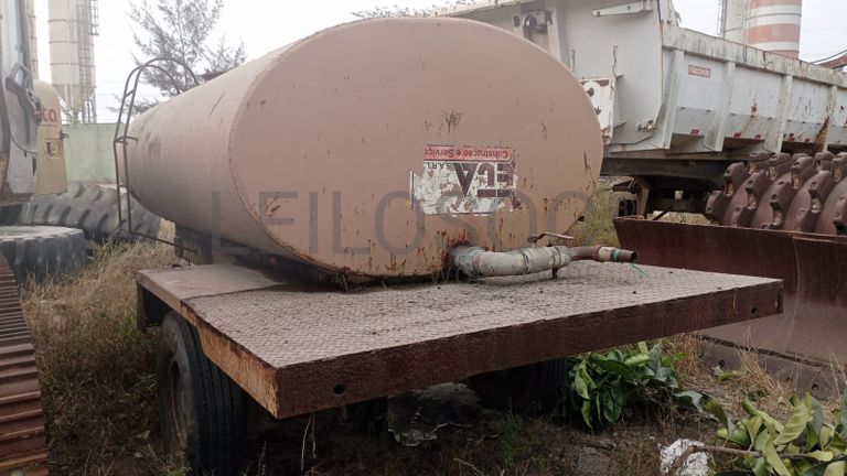 Tanque metálico para água