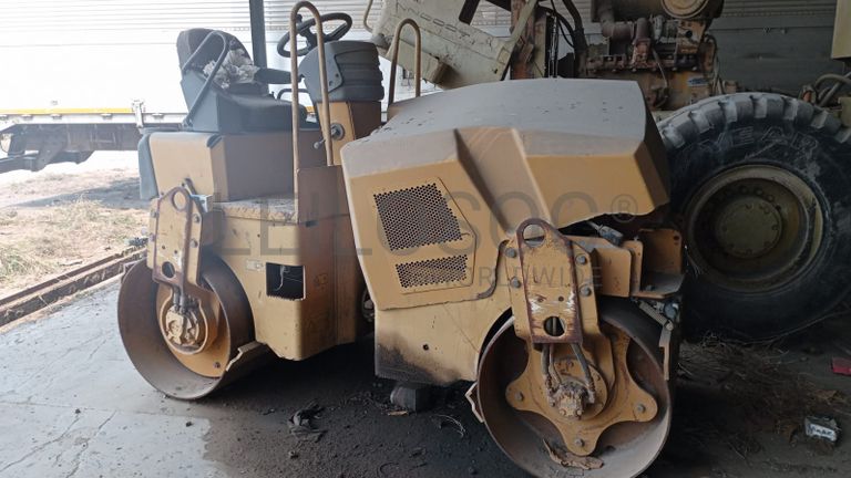 Rolo compactador - Caterpillar/CB24