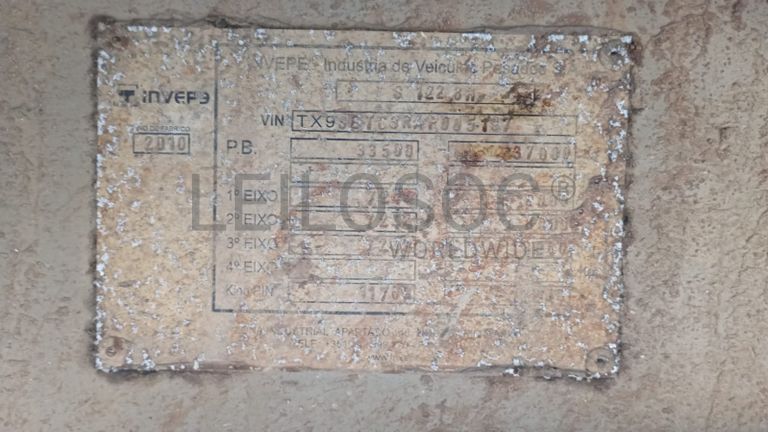 Atrelado de três eixos