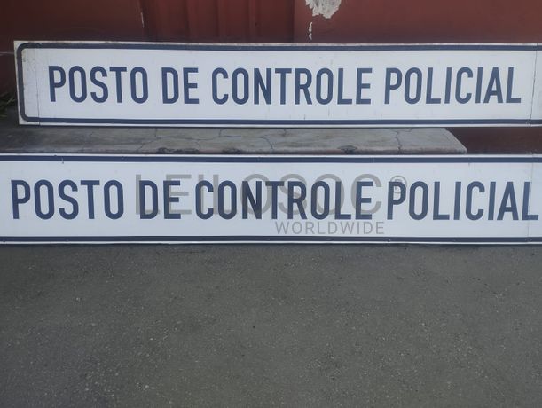 Placas metálicas de sinalização