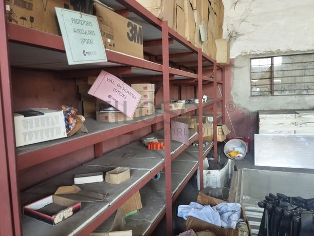 Prateleiras metálicas