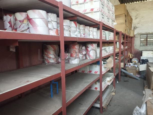 Prateleiras metálicas