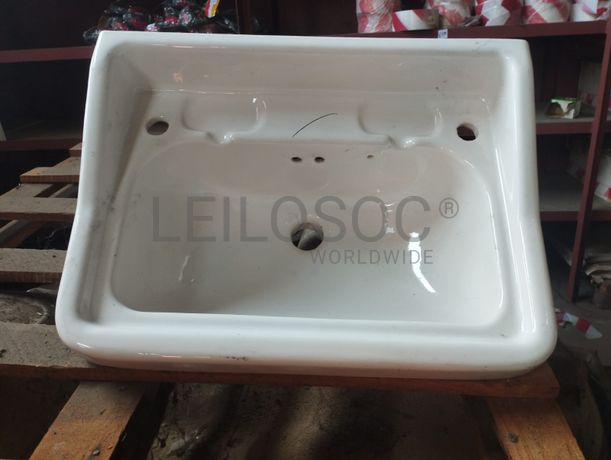 Lavatórios  brancos