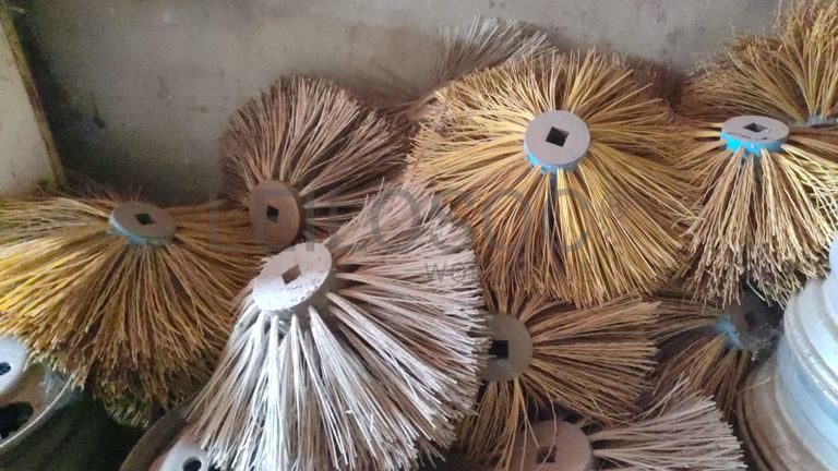 vassouras mecânicas para varrer estradas