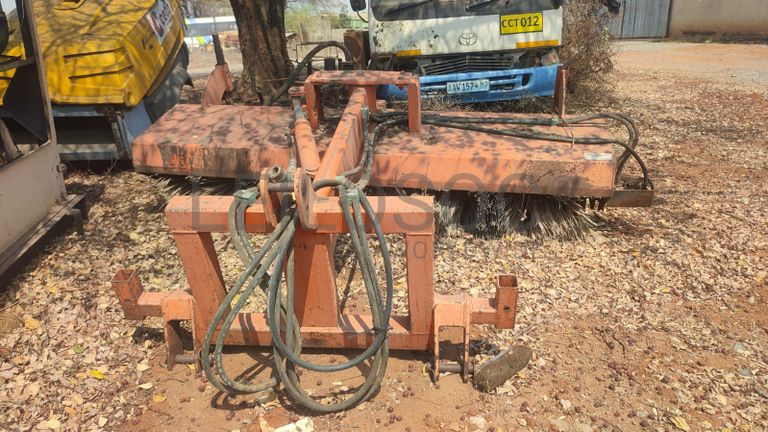 vassoura para estradas