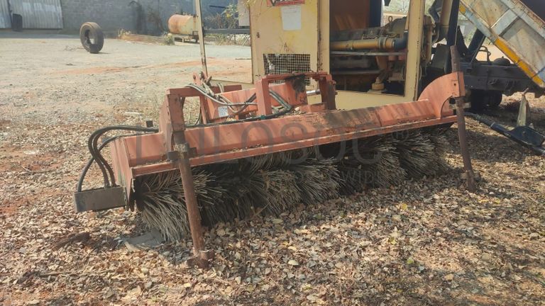 vassoura para estradas