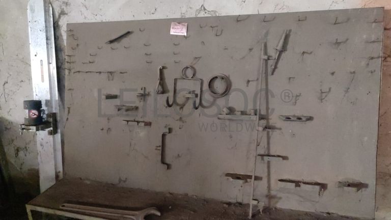 Quadro para pendurar peças