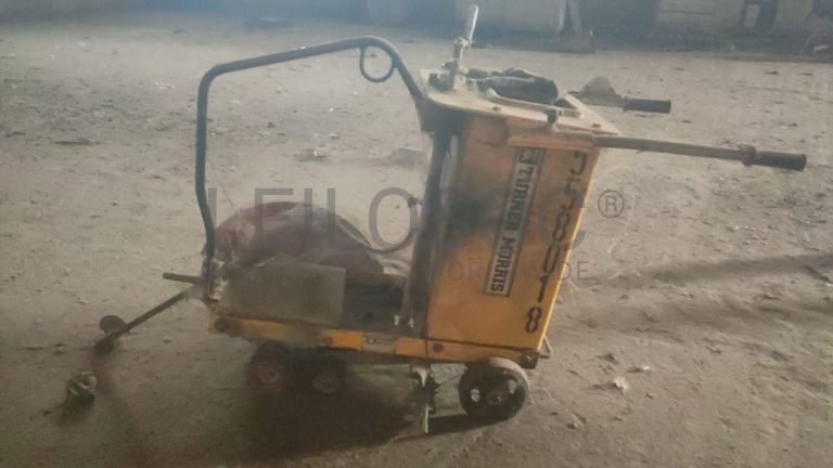 Máquina de cortar asfalto