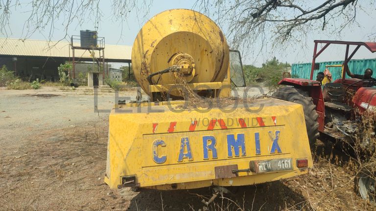 Maquina de misturar cimento.