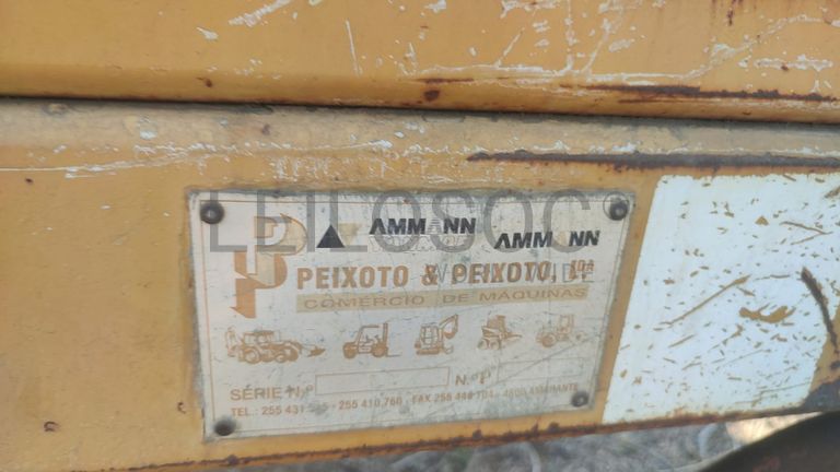 Maquina de misturar cimento.