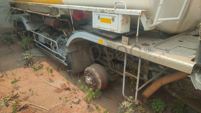 Camião cisterna pipa