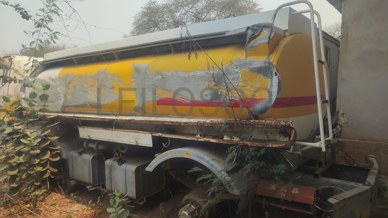 Camião cisterna pipa