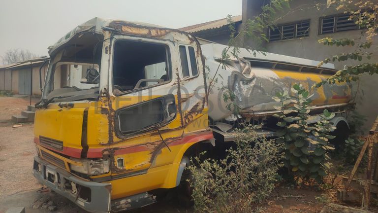 Camião cisterna pipa