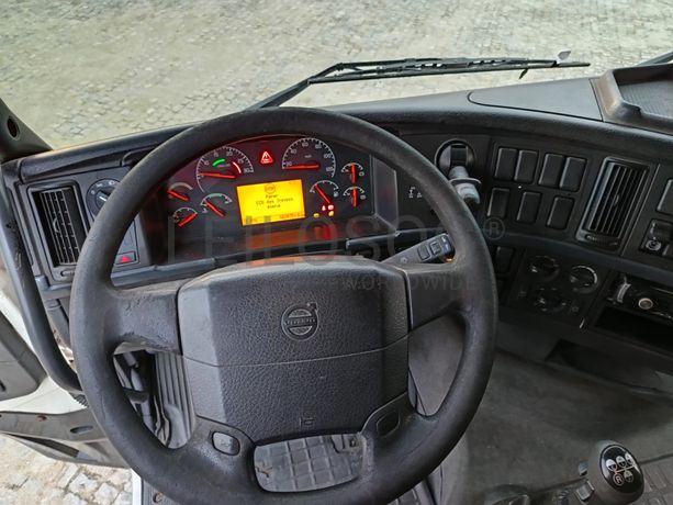 Volvo FH12 4x2 · Ano 2003