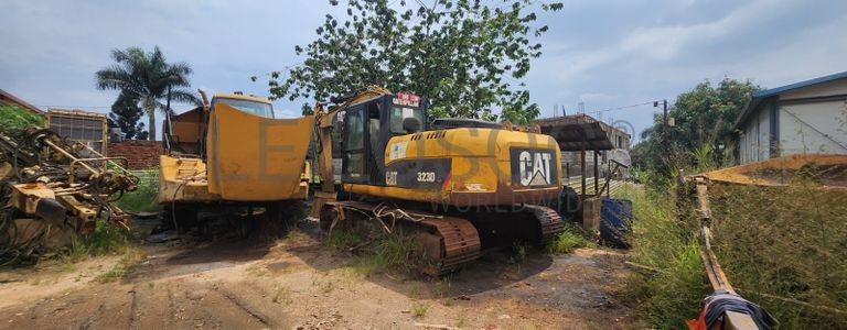 CATERPILLAR 25T Crawler Excavator with Spare Parts 