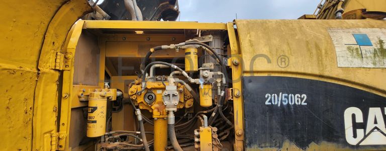 CATERPILLAR 25T Crawler Excavator with Spare Parts