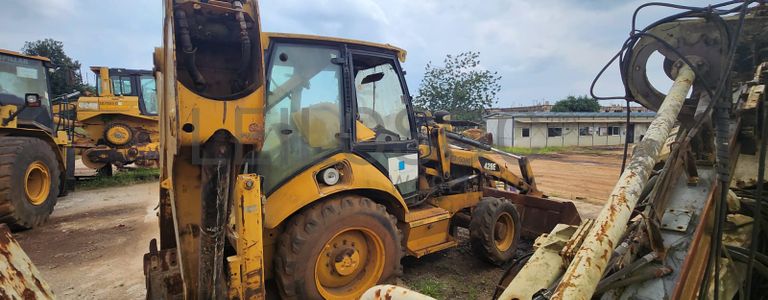 CATERPILLAR Backhoe Loader