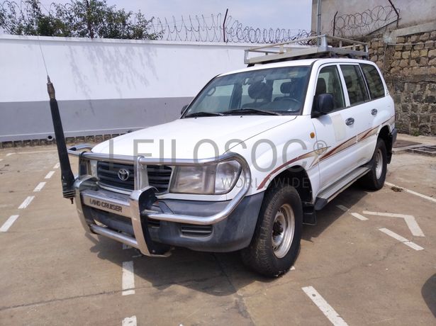 Voiture TOYOTA Land Cruiser