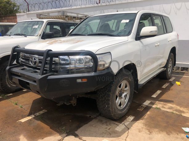 Voiture TOYOTA LC 200