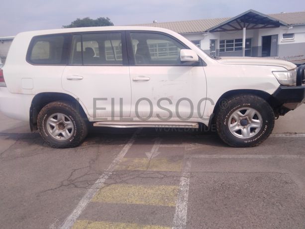 Voiture TOYOTA LC 200