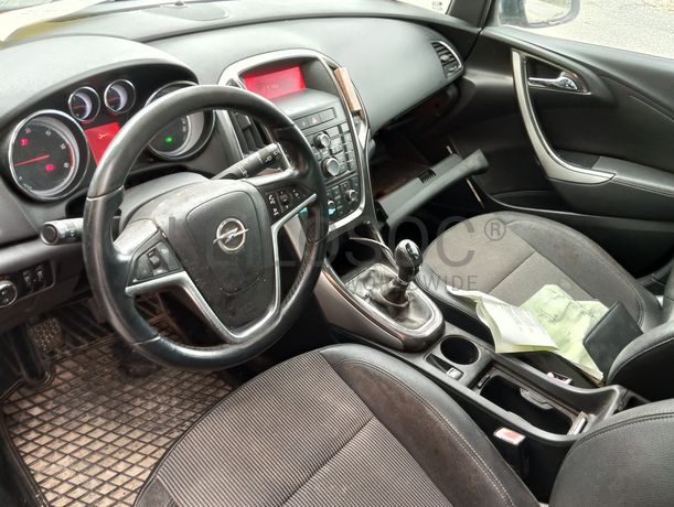 Opel Astra · Ano 2010