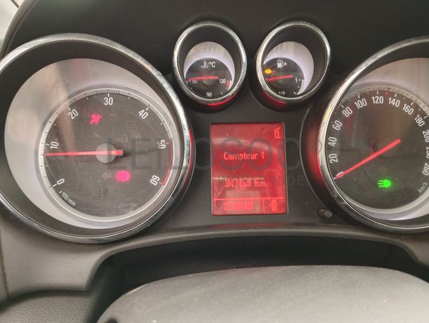 Opel Astra · Ano 2010