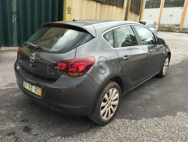 Opel Astra · Ano 2010