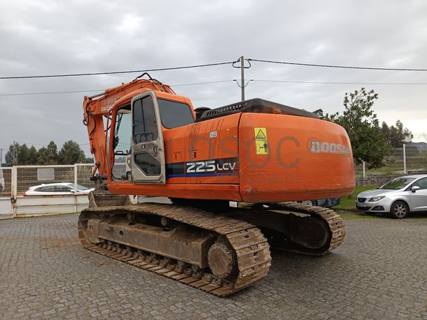 Giratória Rastos Doosan Solar 225 LCV · Ano 2005