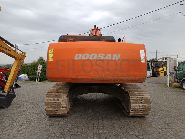 Giratória Rastos Doosan Solar 225 LCV · Ano 2005