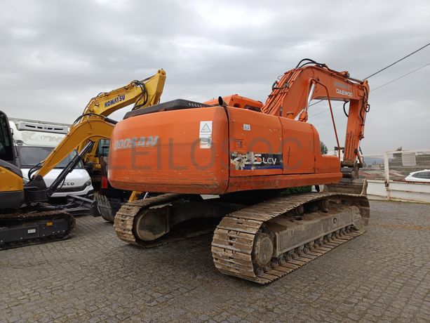 Giratória Rastos Doosan Solar 225 LCV · Ano 2005