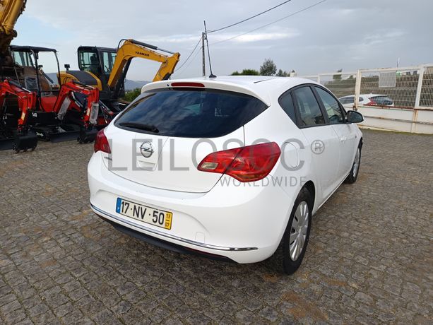 Opel Astra · Ano 2013