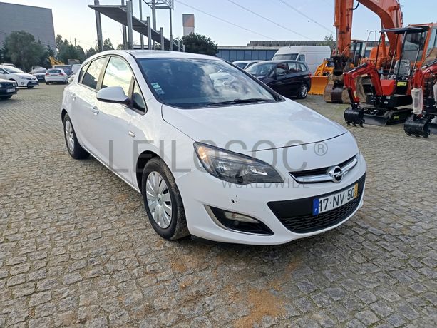 Opel Astra · Ano 2013