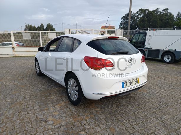 Opel Astra · Ano 2013