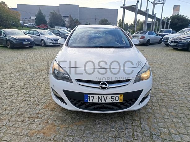 Opel Astra · Ano 2013