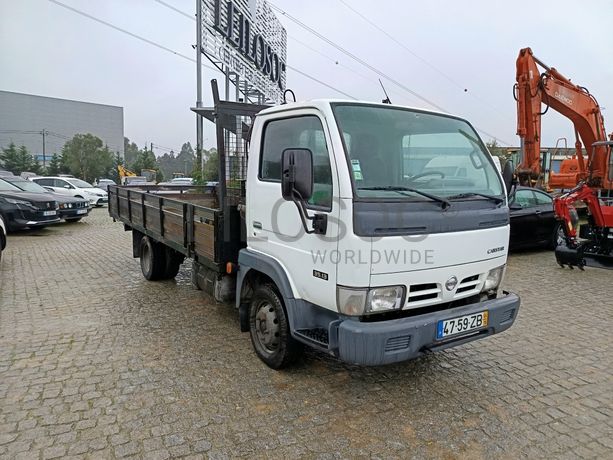 Nissan Cabstar 35.13 Com Grua · Ano 2004