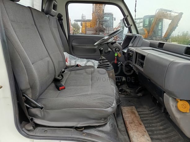 Nissan Cabstar 35.13 Com Grua · Ano 2004