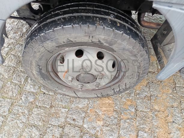 Nissan Cabstar 35.13 Com Grua · Ano 2004