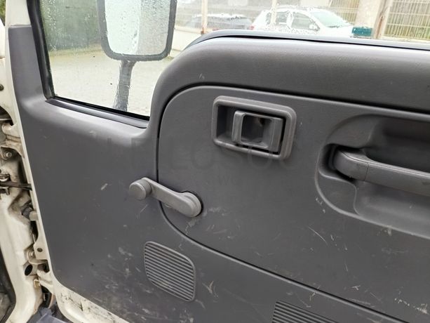 Nissan Cabstar 35.13 Com Grua · Ano 2004