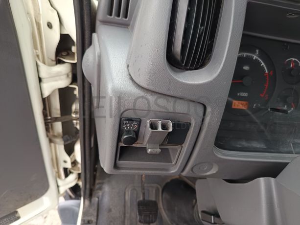 Nissan Cabstar 35.13 Com Grua · Ano 2004