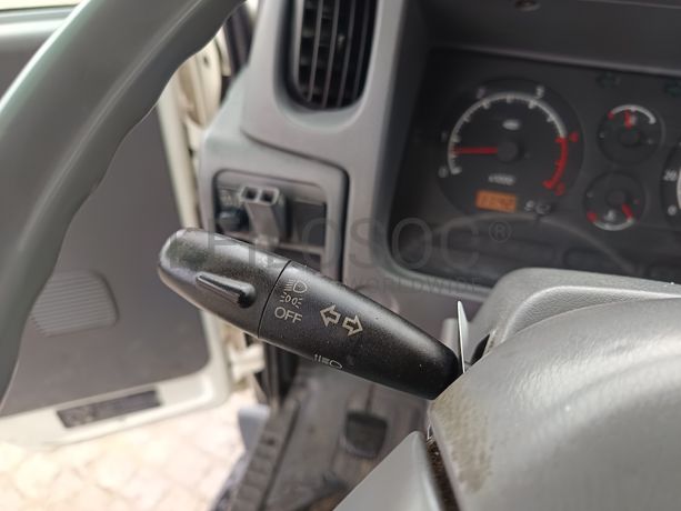 Nissan Cabstar 35.13 Com Grua · Ano 2004