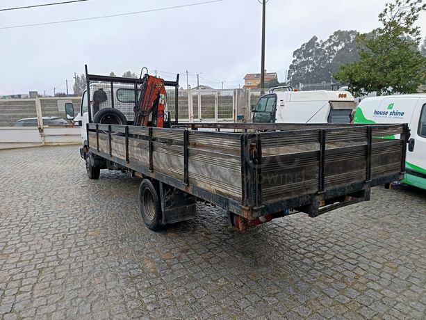 Nissan Cabstar 35.13 Com Grua · Ano 2004
