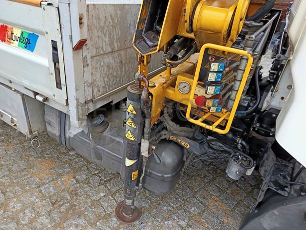 Nissan Cabstar 35.13 Com Grua · Ano 2010