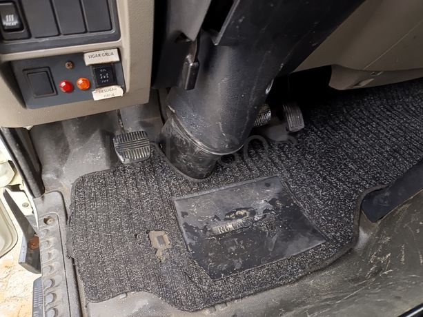 Nissan Cabstar 35.13 Com Grua · Ano 2010